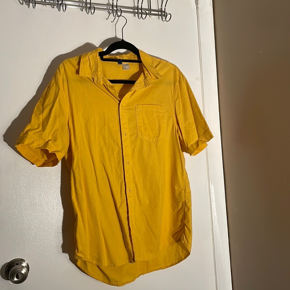 H&M DIVIDED Men’s Yellow Button-up T-Shirt w/ breast pocket